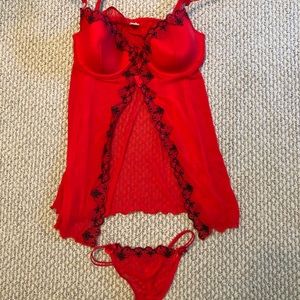 34 C Intimates Apparel, never worn.